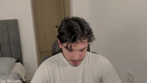 Snapshot of thiaan__ chatting on September 10, 3:06 am thiaan__ online show from September 10, 3:06 am