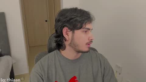 Snapshot of thiaan__ chatting on September 22, 2:57 am thiaan__ online show from September 22, 2:57 am