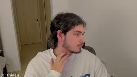 Snapshot of thiaan__ chatting on September 22, 11:51 pm thiaan__ online show from September 22, 11:51 pm