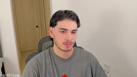 Snapshot of thiaan__ chatting on October 28, 11:18 pm thiaan__ online show from October 28, 11:18 pm