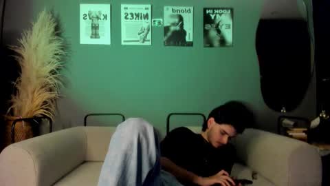 Snapshot of thiaan__ chatting on November 1, 12:01 am thiaan__ online show from November 1, 12:01 am