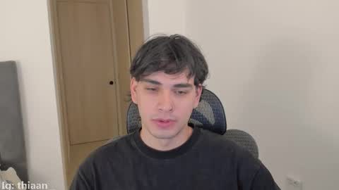 Snapshot of thiaan__ chatting on November 23, 3:50 am thiaan__ online show from November 23, 3:50 am