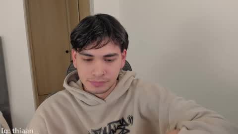 Snapshot of thiaan__ chatting on November 28, 10:29 am thiaan__ online show from November 28, 10:29 am