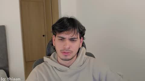 Snapshot of thiaan__ chatting on December 19, 2:29 am thiaan__ online show from December 19, 2:29 am