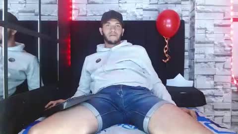 Snapshot of thiago_hairy chatting on October 31, 4:57 am thiago_hairy online show from October 31, 4:57 am