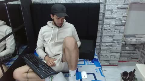 Snapshot of thiago_hairy chatting on November 4, 2:32 am thiago_hairy online show from November 4, 2:32 am