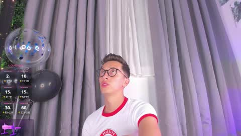 Snapshot of thiago_jones chatting on December 2, 1:44 am SanThiago online show from December 2, 1:44 am