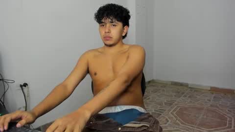 Snapshot of thiago_wc chatting on November 29, 3:26 pm Thiago online show from November 29, 3:26 pm