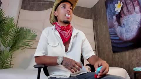 Snapshot of thiagoferreti_ chatting on October 28, 7:27 pm ThiagoFerreti online show from October 28, 7:27 pm