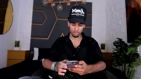 Snapshot of thiagoferreti_ chatting on November 4, 7:24 pm ThiagoFerreti online show from November 4, 7:24 pm