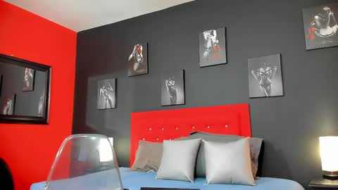 Snapshot of thiagomez17 chatting on February 22, 12:19 pm Thia Gomez online show from February 22, 12:19 pm