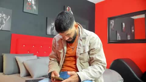 Snapshot of thiagomez17 chatting on September 15, 12:27 pm Thia Gomez online show from September 15, 12:27 pm