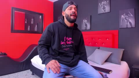 Snapshot of thiagomez17 chatting on October 27, 12:20 pm Thia Gomez online show from October 27, 12:20 pm