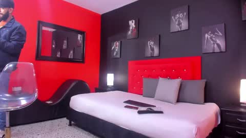 Snapshot of thiagomez17 chatting on November 8, 12:49 pm Thia Gomez online show from November 8, 12:49 pm