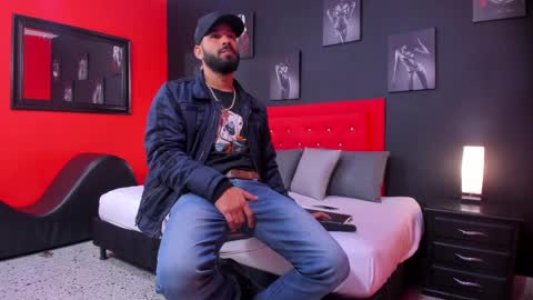 Snapshot of thiagomez17 chatting on November 10, 12:26 pm Thia Gomez online show from November 10, 12:26 pm