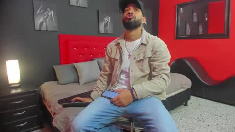 Snapshot of thiagomez17 chatting on November 26, 12:17 pm Thia Gomez online show from November 26, 12:17 pm