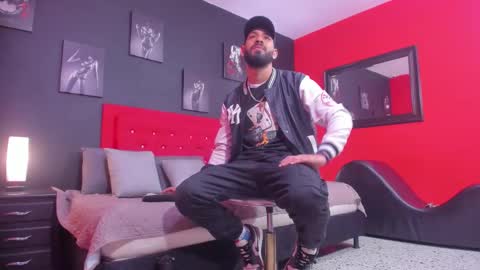 Snapshot of thiagomez17 chatting on November 30, 12:31 pm Thia Gomez online show from November 30, 12:31 pm