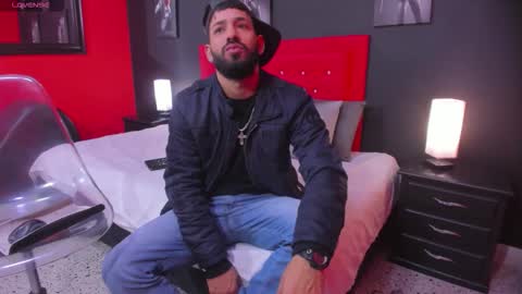 Snapshot of thiagomez17 chatting on December 5, 12:36 pm Thia Gomez online show from December 5, 12:36 pm