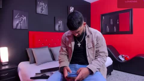 Snapshot of thiagomez17 chatting on December 15, 12:20 pm Thia Gomez online show from December 15, 12:20 pm