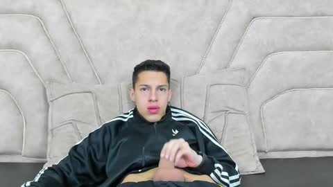 Thiago   online show from December 21, 10:19 pm