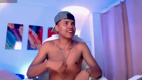 Thiago online show from April 24, 11:51 pm