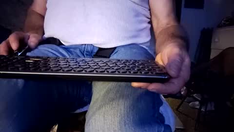 Snapshot of thick7dad chatting on December 16, 3:30 am freak without a leash online show from December 16, 3:30 am