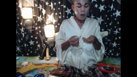 Snapshot of thick_bigcock13 chatting on December 18, 11:13 am gil online show from December 18, 11:13 am