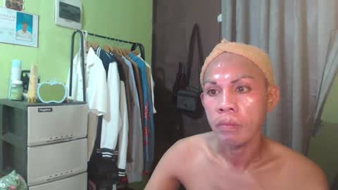 Snapshot of thick_bigcock13 chatting on October 10, 10:47 am gil online show from October 10, 10:47 am
