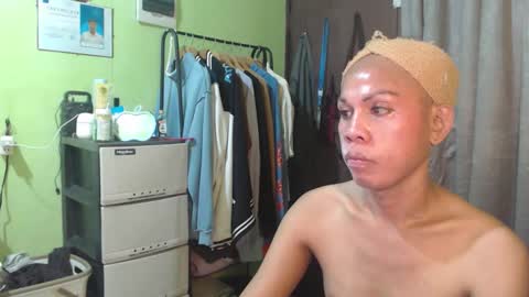 Snapshot of thick_bigcock13 chatting on October 13, 6:02 am gil online show from October 13, 6:02 am