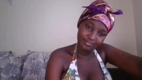 Snapshot of thick_eviey chatting on December 8, 2:52 pm love online show from December 8, 2:52 pm