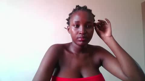 Snapshot of thick_eviey chatting on March 10, 10:59 am love online show from March 10, 10:59 am