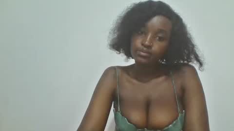 Snapshot of thick_eviey chatting on September 24, 10:02 pm love online show from September 24, 10:02 pm