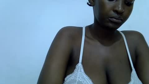 Snapshot of thick_eviey chatting on September 27, 12:48 am love online show from September 27, 12:48 am