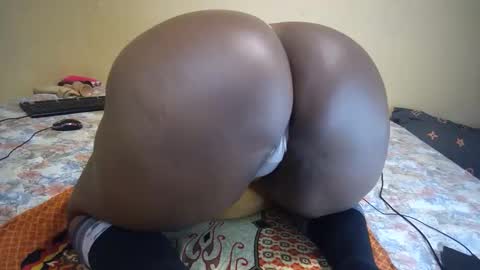 Snapshot of thick_sweet_ass chatting on November 12, 4:57 am thick_sweet_ass online show from November 12, 4:57 am