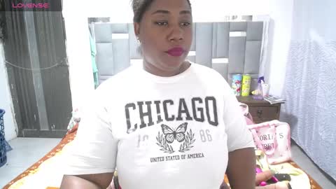 Snapshot of thickebonymilf chatting on January 31, 4:25 am XIOMARA online show from January 31, 4:25 am