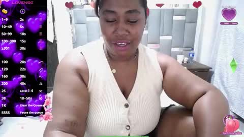 Snapshot of thickebonymilf chatting on September 29, 6:18 am XIOMARA online show from September 29, 6:18 am
