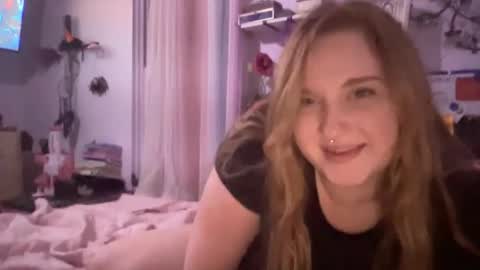 Snapshot of thickgingergoddess chatting on December 9, 3:40 am Ariel online show from December 9, 3:40 am