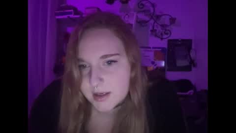 Snapshot of thickgingergoddess chatting on December 12, 3:21 am Ariel online show from December 12, 3:21 am