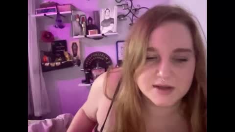 Snapshot of thickgingergoddess chatting on December 18, 1:37 am Ariel online show from December 18, 1:37 am