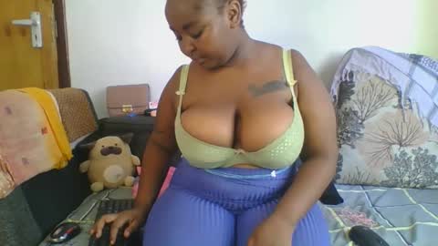 Snapshot of thickie_ chatting on November 16, 4:29 am thickie_ online show from November 16, 4:29 am