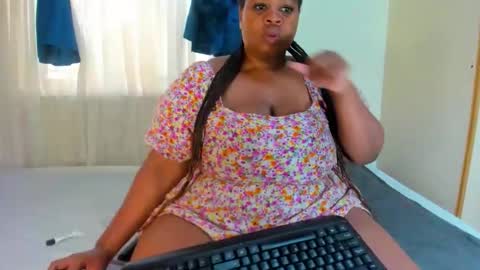 thickleeyanaxxx online show from April 26, 6:44 am