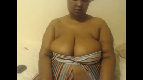 Snapshot of thicksexymellons chatting on November 30, 10:14 pm Pat online show from November 30, 10:14 pm