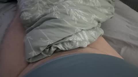 Snapshot of thicksingarters chatting on December 17, 7:47 am thicksingarters online show from December 17, 7:47 am