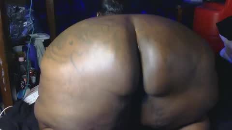 Thickumzz41 online show from February 13, 1:23 am