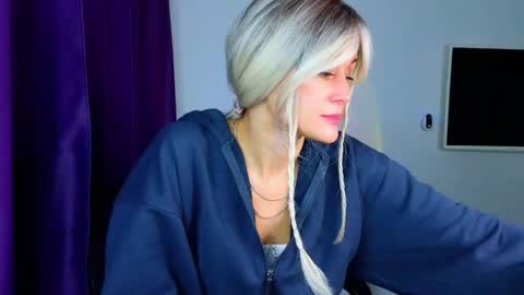 Snapshot of thief_of_hearts_ chatting on November 20, 10:42 pm thief_of_hearts_ online show from November 20, 10:42 pm