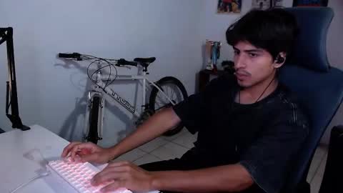 Snapshot of thieves_us chatting on October 28, 5:48 pm thieves_us online show from October 28, 5:48 pm