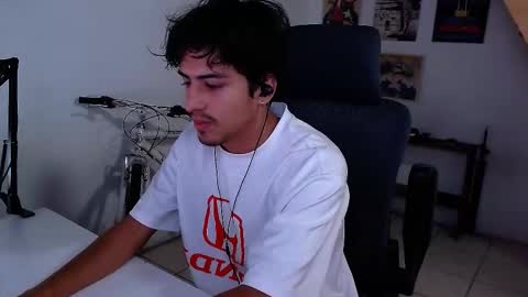 Snapshot of thieves_us chatting on October 31, 7:04 pm thieves_us online show from October 31, 7:04 pm