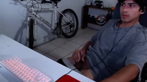 Snapshot of thieves_us chatting on November 4, 7:13 pm thieves_us online show from November 4, 7:13 pm