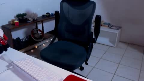 Snapshot of thieves_us chatting on November 20, 9:14 pm thieves_us online show from November 20, 9:14 pm