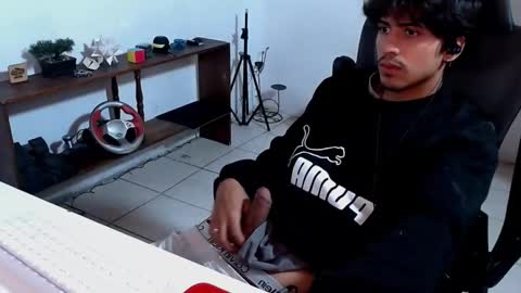 Snapshot of thieves_us chatting on November 24, 7:08 am thieves_us online show from November 24, 7:08 am